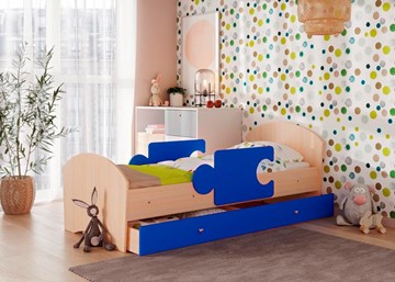 Детская кровать с ящиком и бортиками Мозайка, корпус Млечный дуб/фасад Синий (ламели) в Асбесте