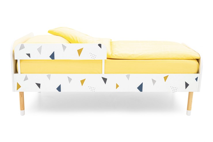 Кровать в детскую Stumpa Классика "Треугольники желтый, синий" в Ревде - изображение 1