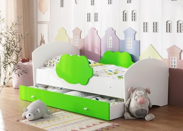 Детская кровать с бортиками Тучка с ящиком, корпус Белый, фасад Лайм в Новоуральске