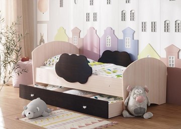 Детская кровать с бортиками Тучка с ящиком, корпус Дуб млечный, фасад Венге в Кушве