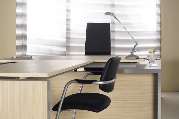 Офисный стол для руководителя Reventon, зебрано песочный, правый (180х90х76) МЕ 130 в Ревде - изображение 3