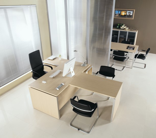 Офисный стол для руководителя Reventon, зебрано песочный, правый (180х90х76) МЕ 130 в Каменске-Уральском - изображение 4